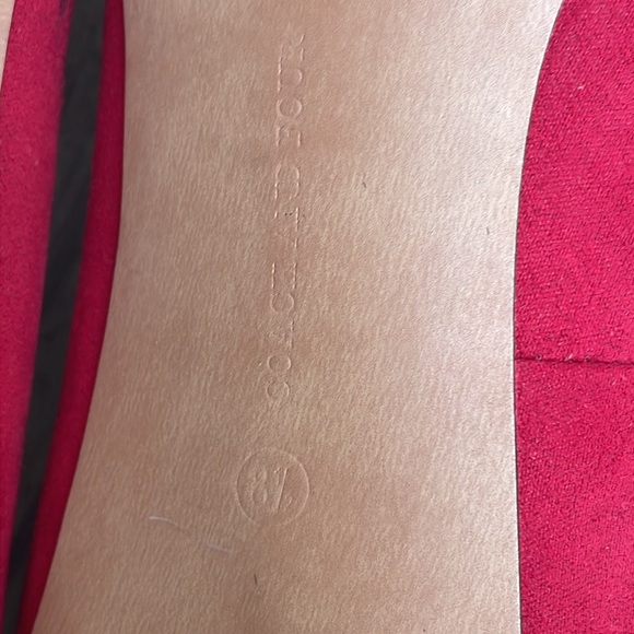 Coach and Four Red Louise Faux Suede Pumps /Heels Size 8.5 - Picture 9 of 14